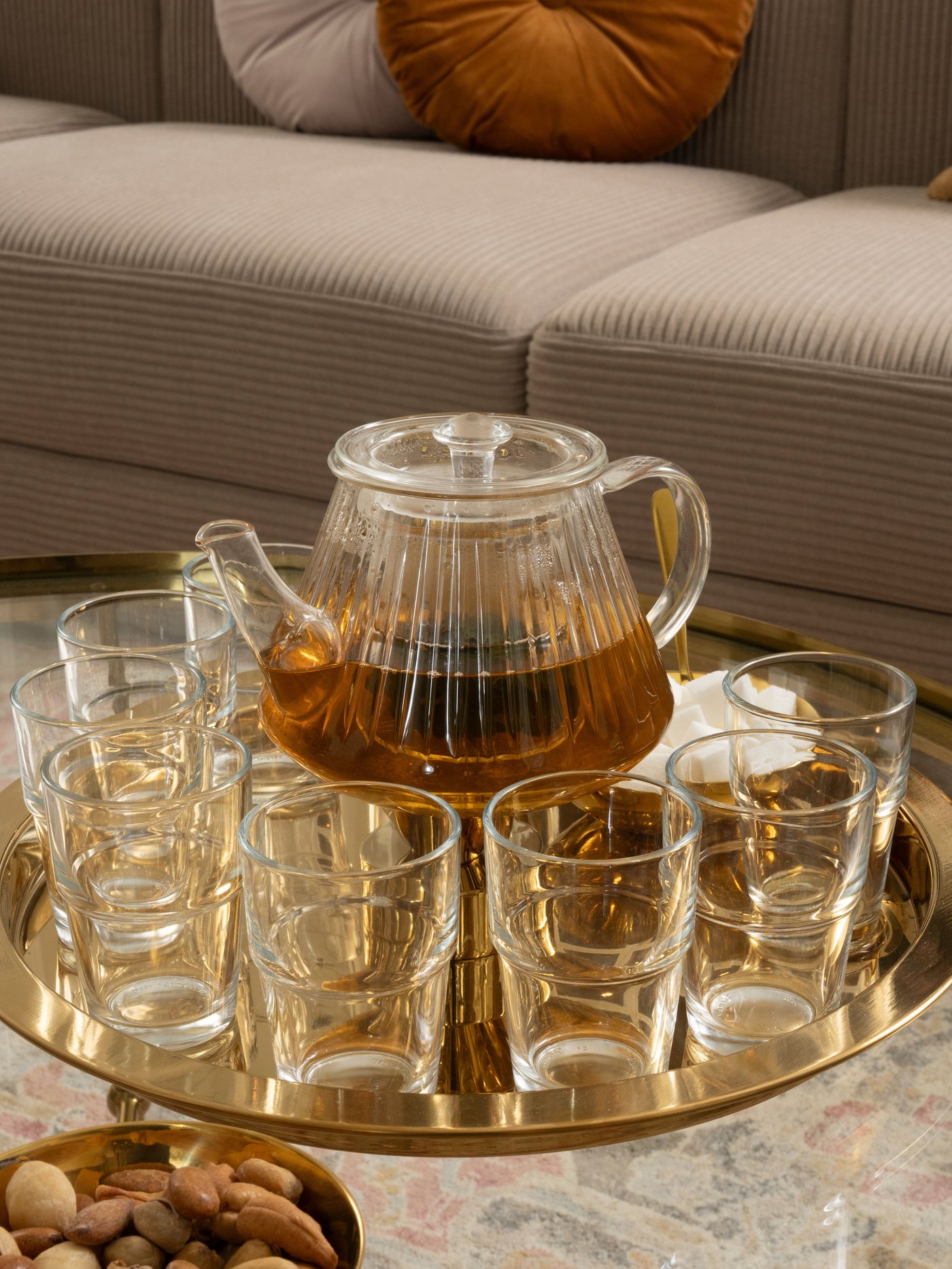 A clear glass SKÄLRYTA teapot