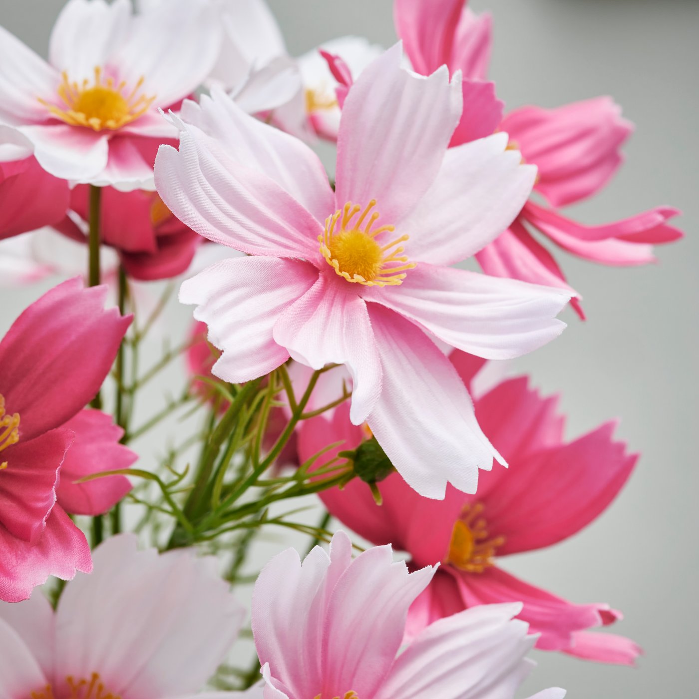 Pink SMYCKA artificial flowers.