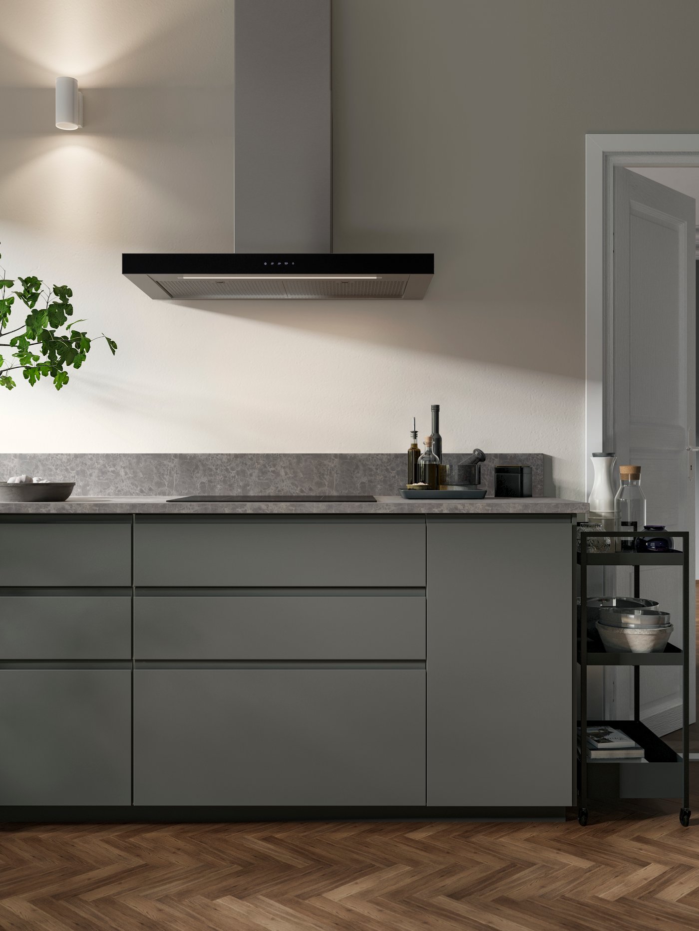 Moderne Küche in grifflosem Design mit dunkelgrauen VOXTORP Fronten.
