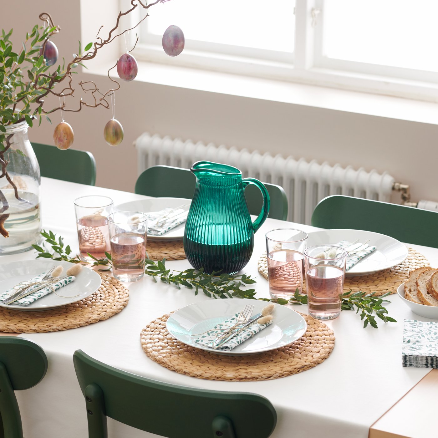 An assorted colours ROSENHÄTTA paper napkin in the dining room