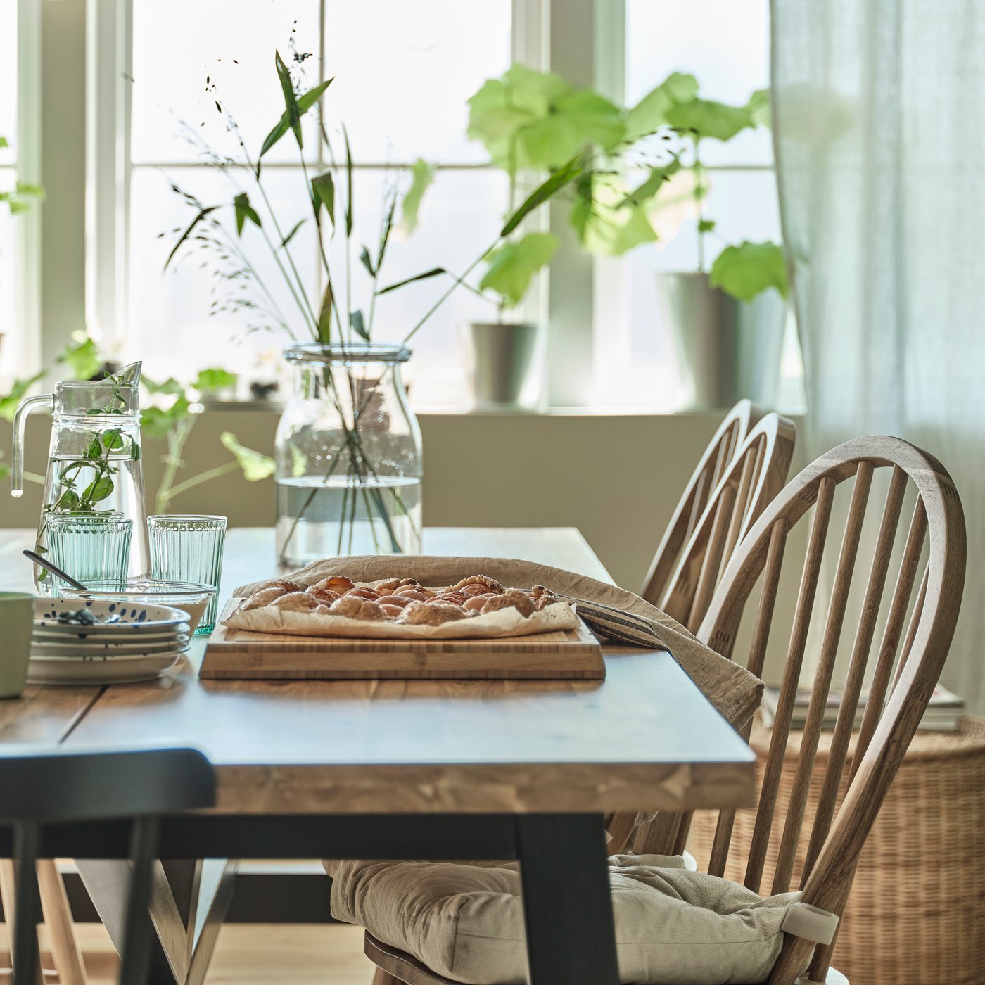 An acacia/black SKOGSTA dining table in the dining room