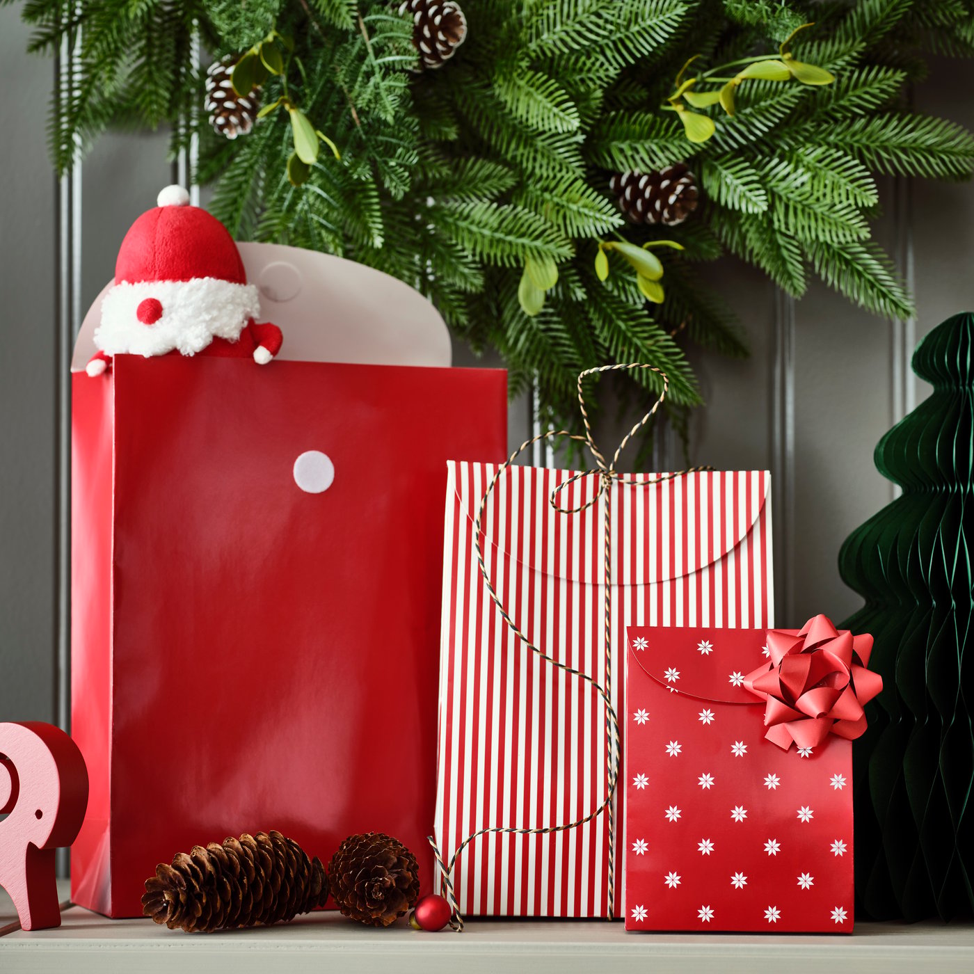 A mixed patterns red VINTERFINT gift bag