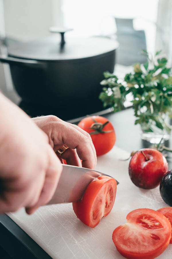 Cut the onion, tomatoes & plums into medium-sized cubes