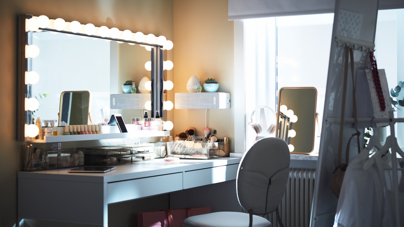 A white MICKE desk in the bedroom