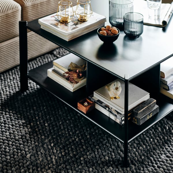 An in/outdoor grey GRADVIS plant pot in the living room
