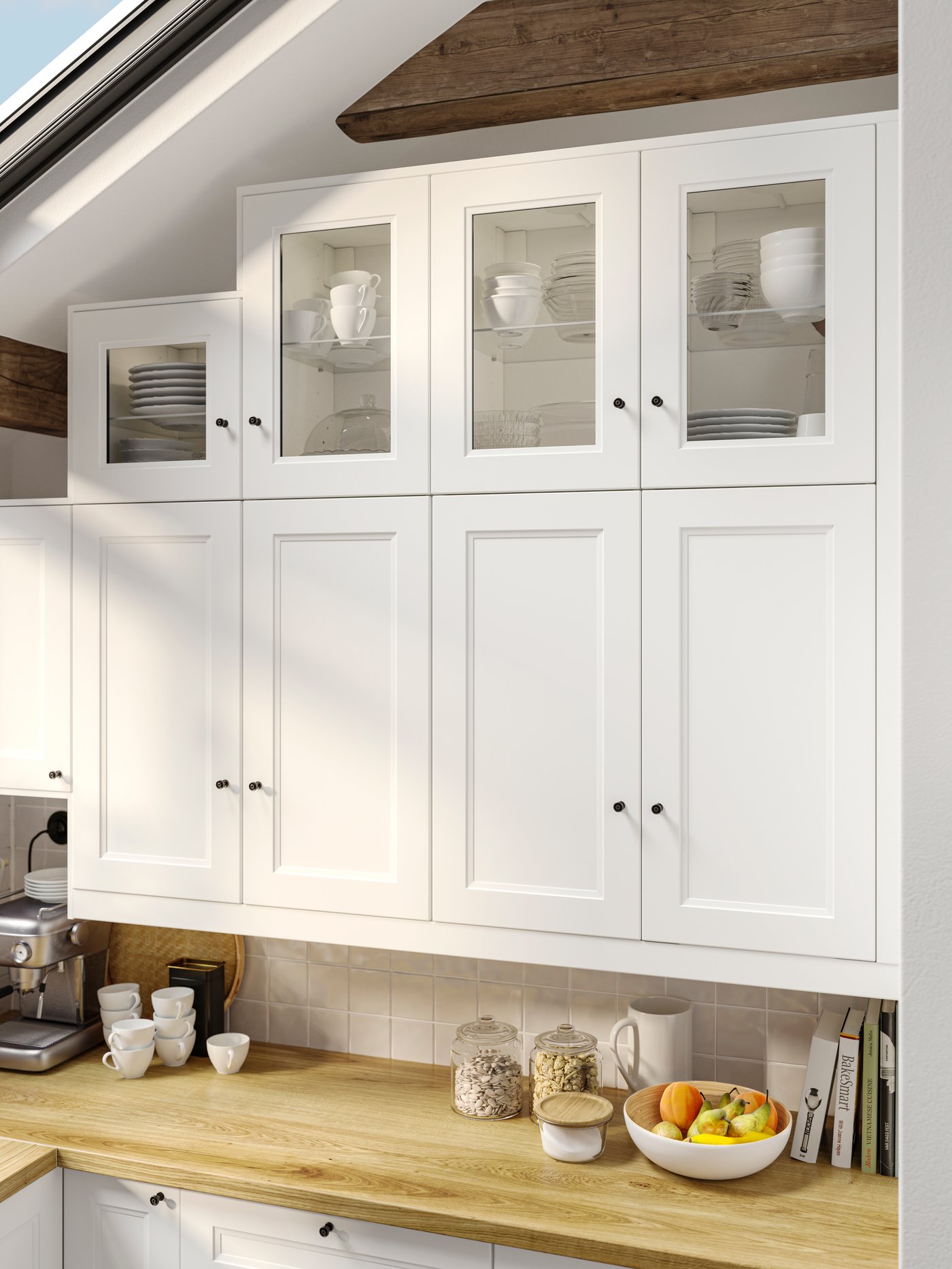 A matt white FÖRBÄTTRA rounded deco strip/moulding in the kitchen