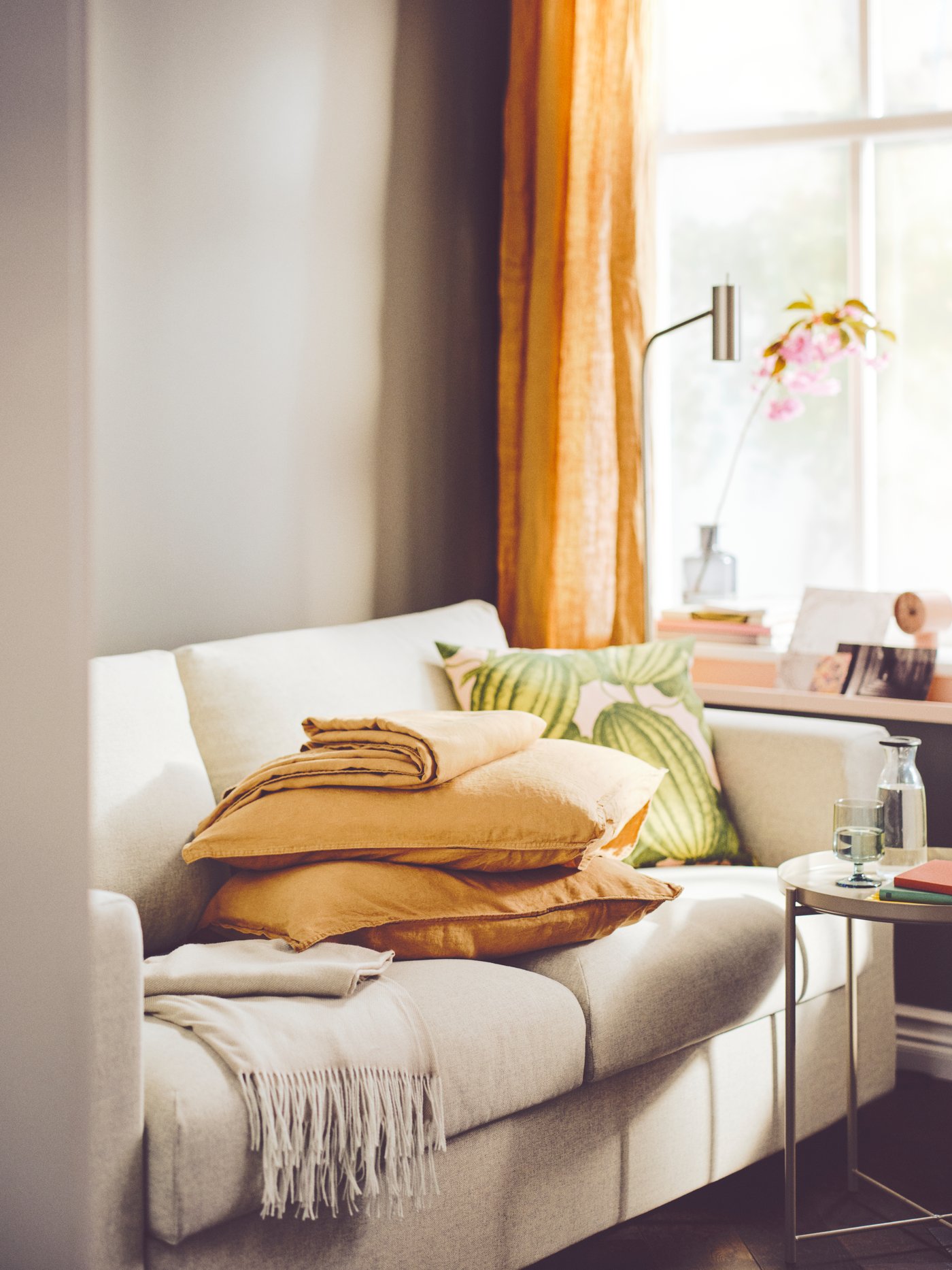 A Gunnared beige VIMLE 2-seat sofa-bed in the living room