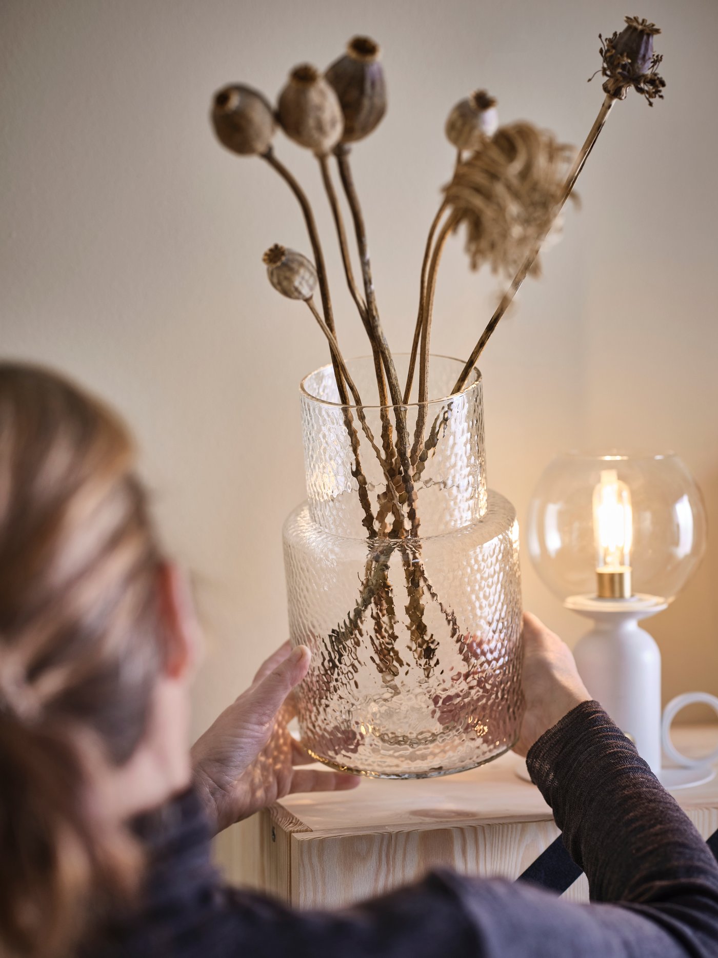 A white ÅSKMULLER table lamp