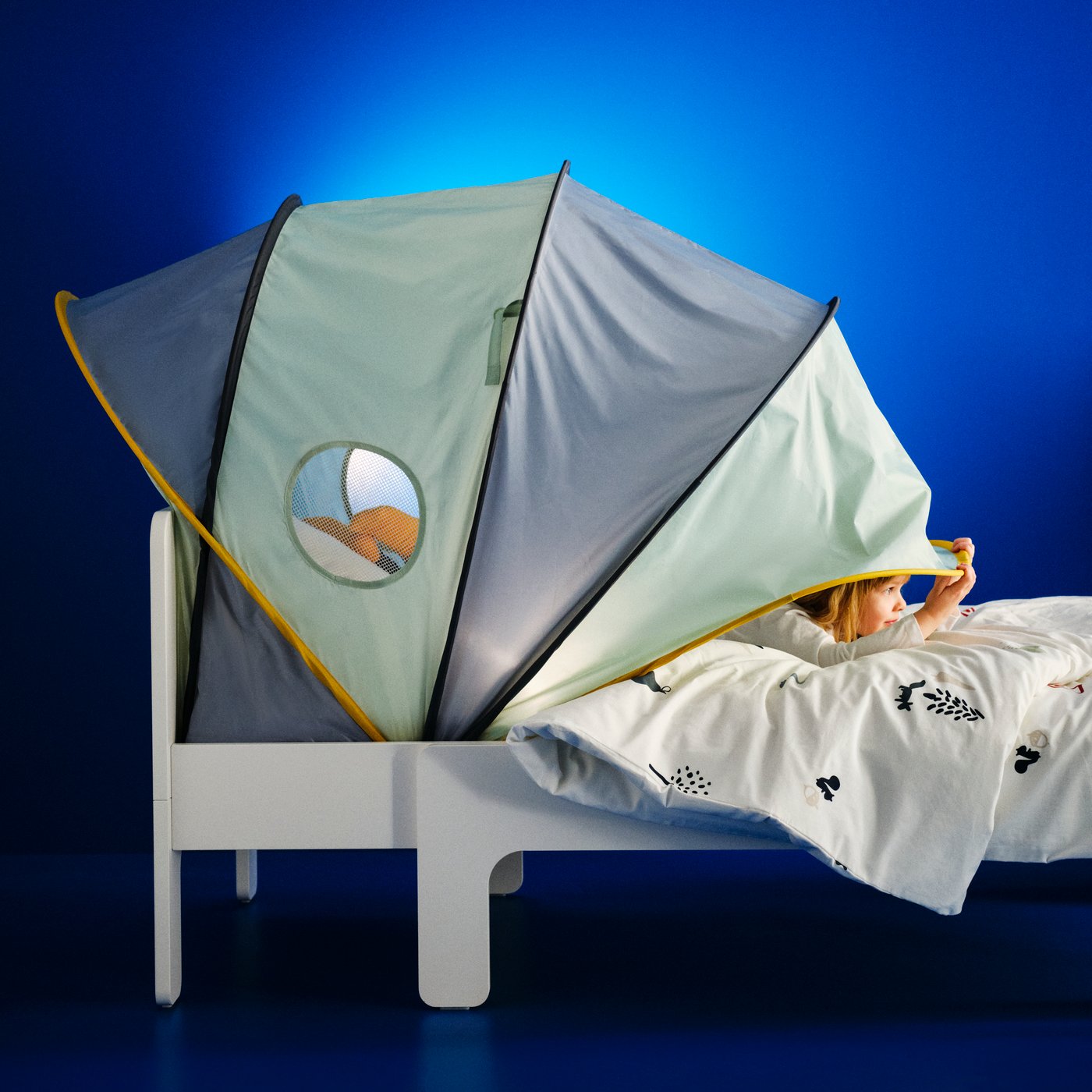 A blue/green ELDFLUGA bed tent