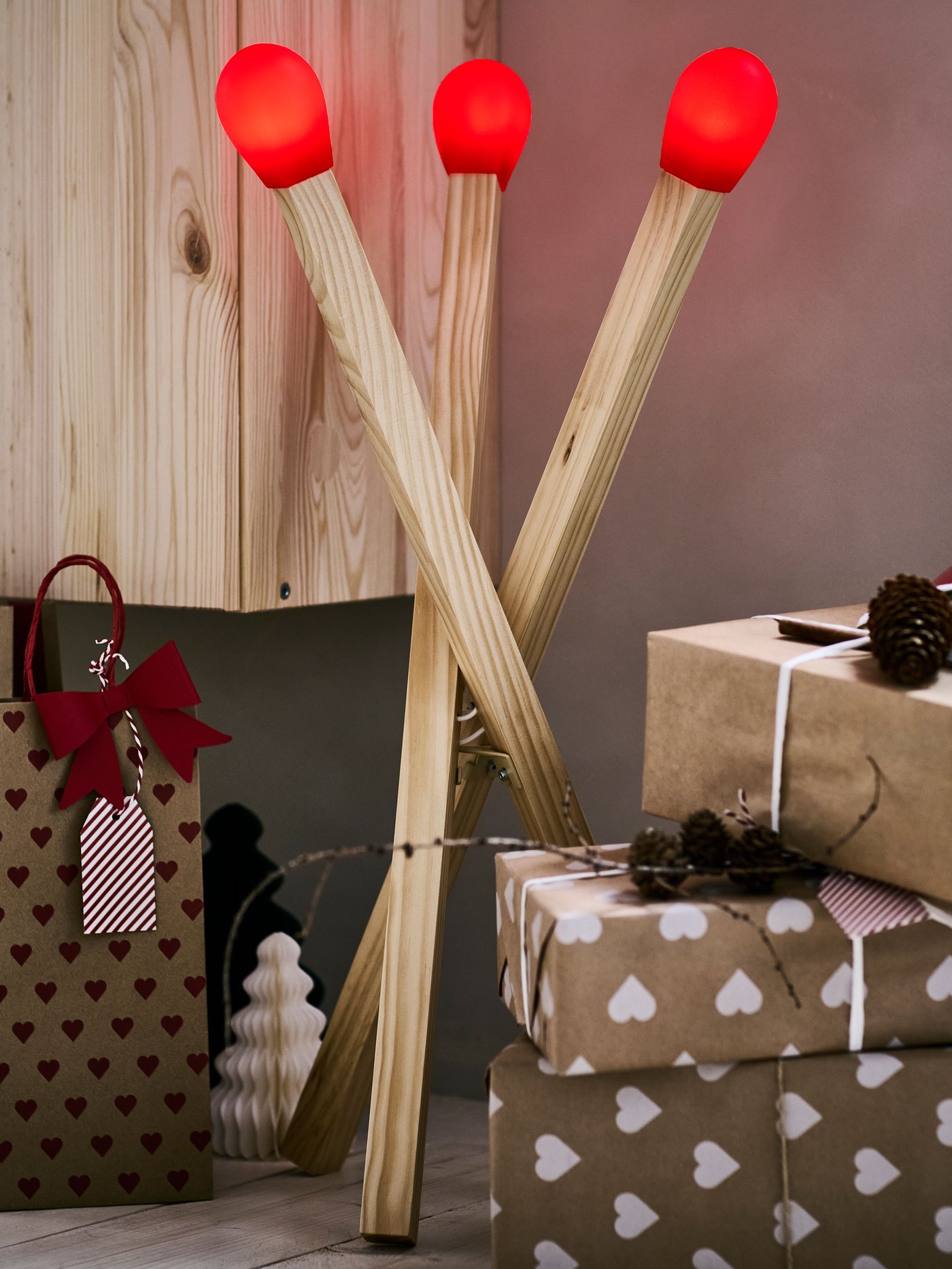 A matchstick-shaped wood STRÅLA LED floor lamp