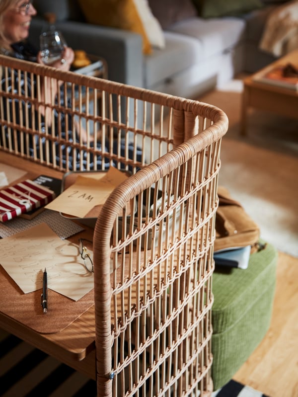 A close-up of a FRYKSÅS desk in a living room.
