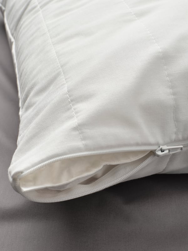 A LUDDROS pillow protector