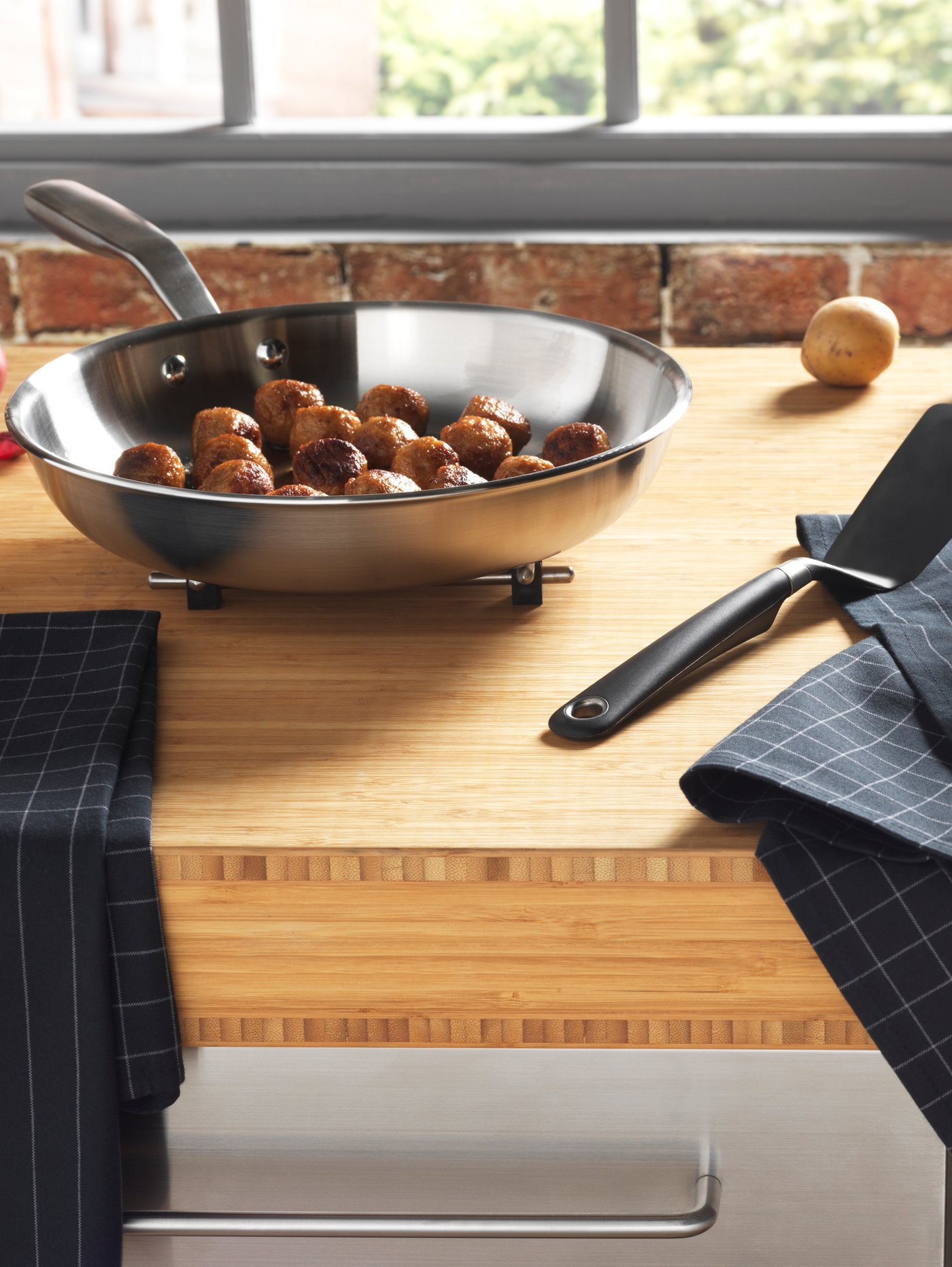 A black IKEA 365+ tea towel in the kitchen