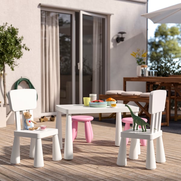 An in/outdoor/white MAMMUT children's chair