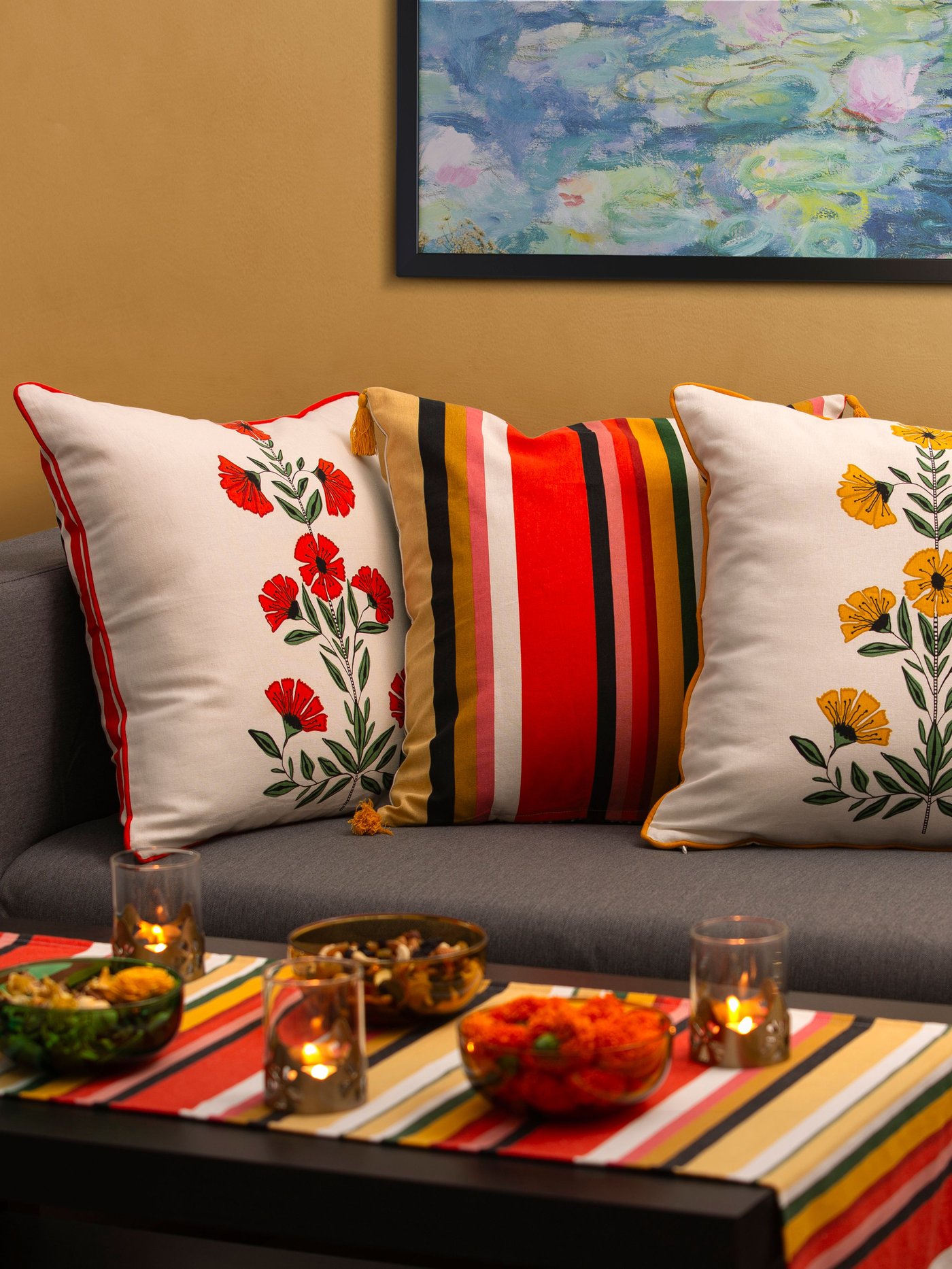 A stripe/floral pattern AROMATISK cushion cover