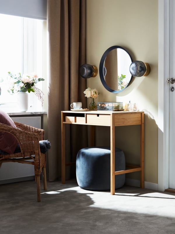 A bamboo NORDKISA dressing table in the bedroom