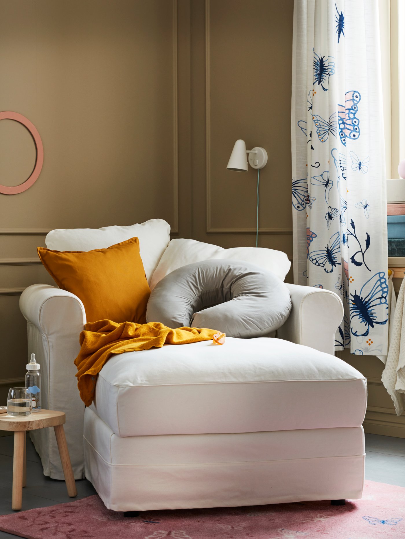 A white FUBBLA LED wall lamp in the childrens room