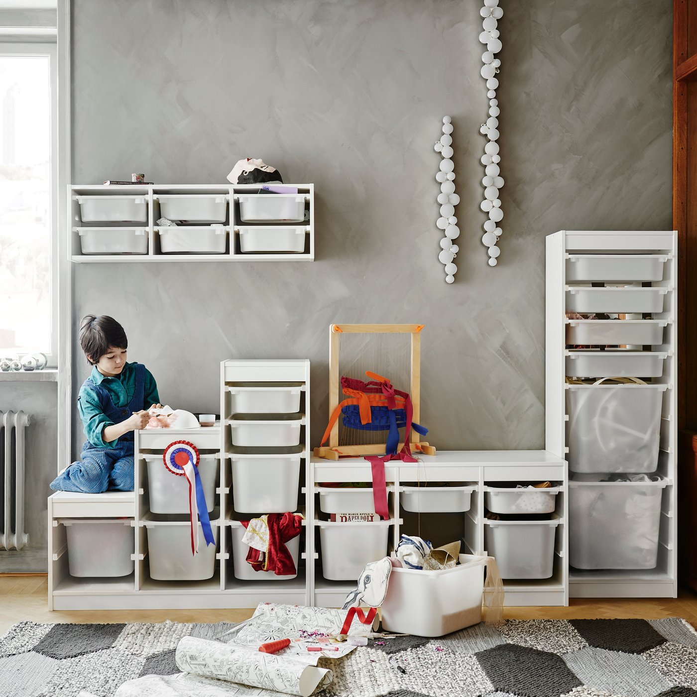 A white/glossy SÖDERSVIK LED wall lamp in the childrens room