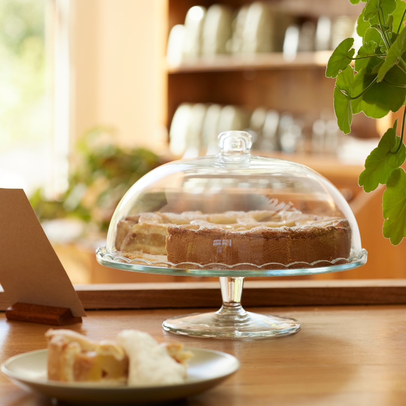 Cake in ARV BROLLOP serving stand