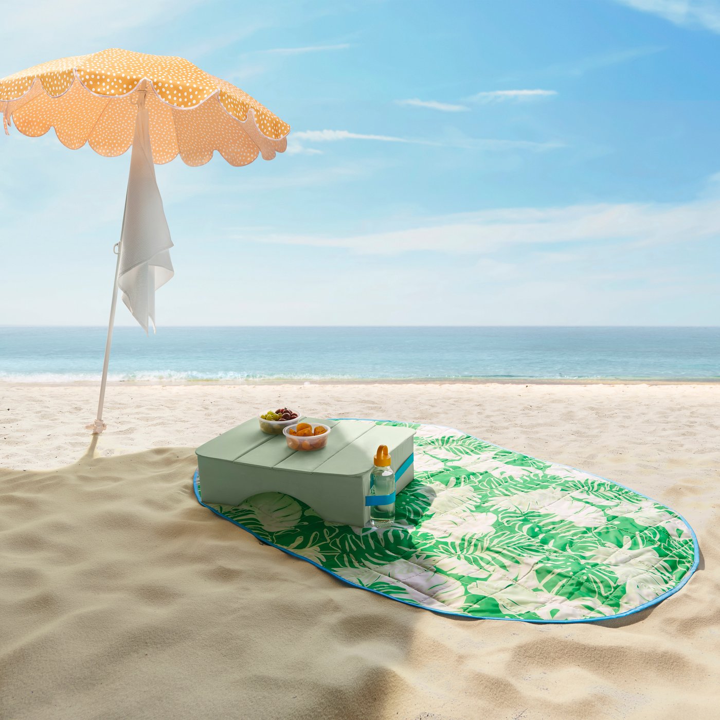 A white green/leaf pattern STRANDÖN picnic blanket