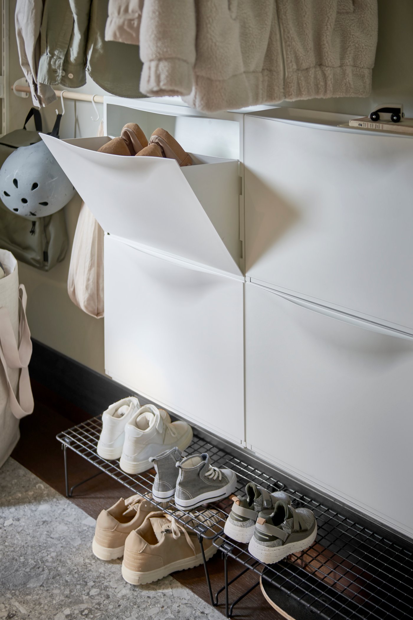 A grey GREJIG shoe rack