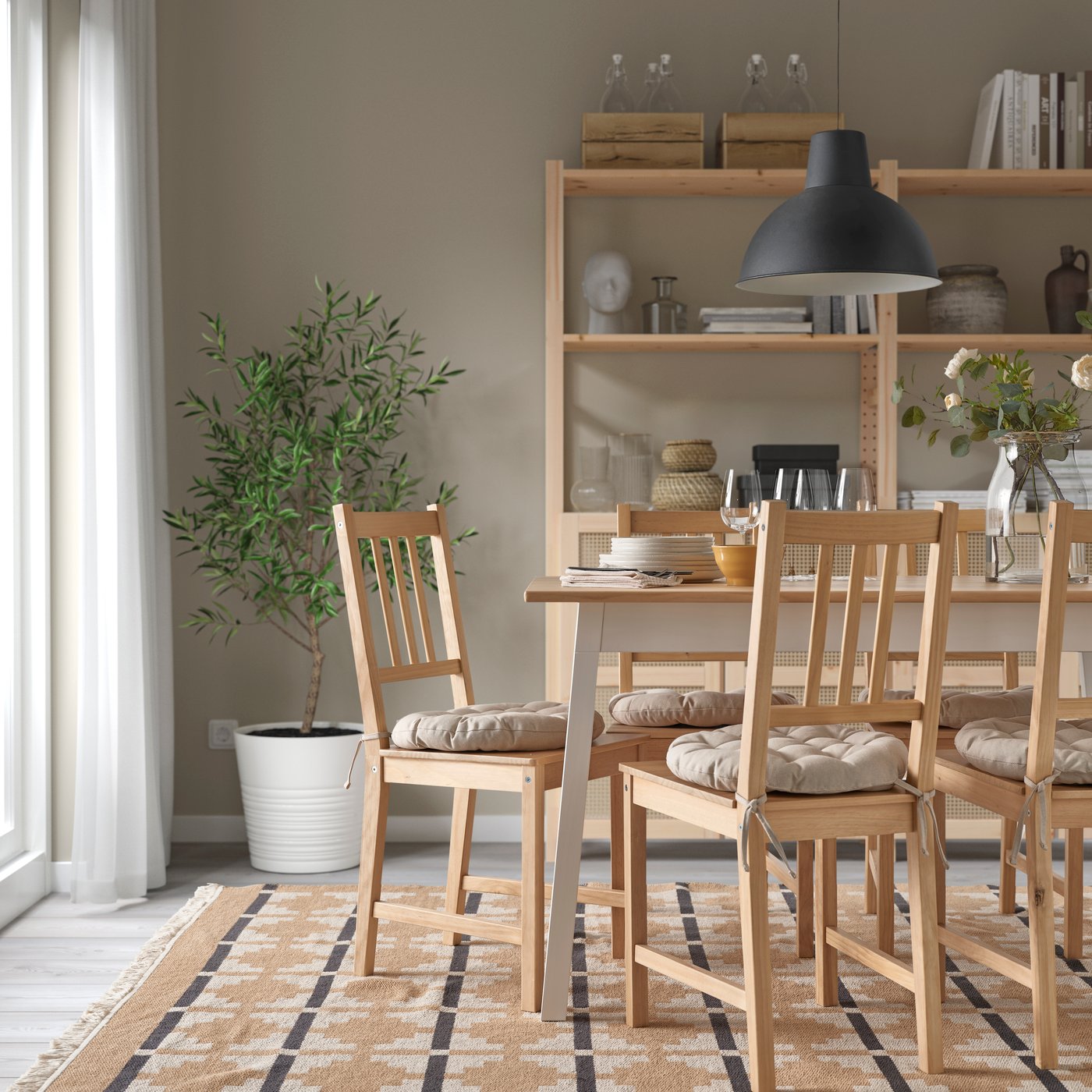 A beige VIPPÄRT chair pad in the dining room