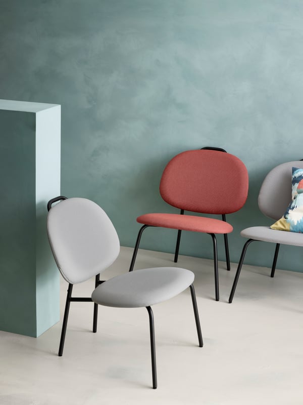 A Diseröd red GÄVLE armchair