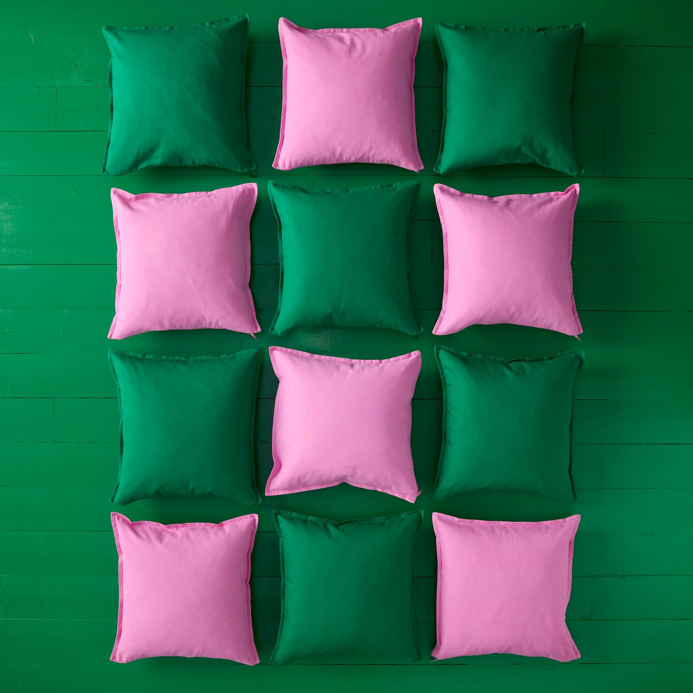 A pink GURLI cushion cover
