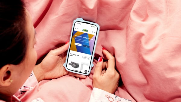 A person using IKEA App