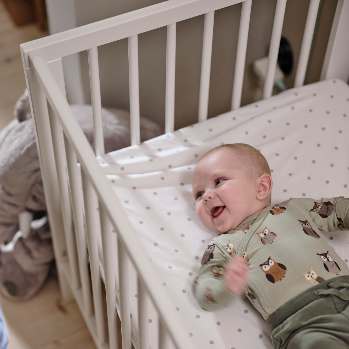 A white GULLIVER cot
