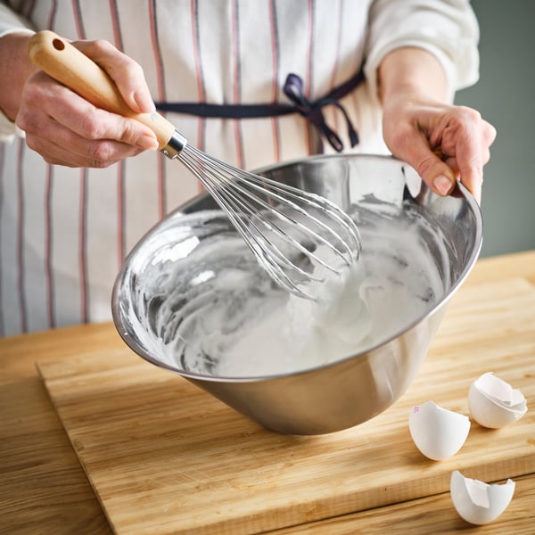 A stainless steel VARDAGEN mixing bowl