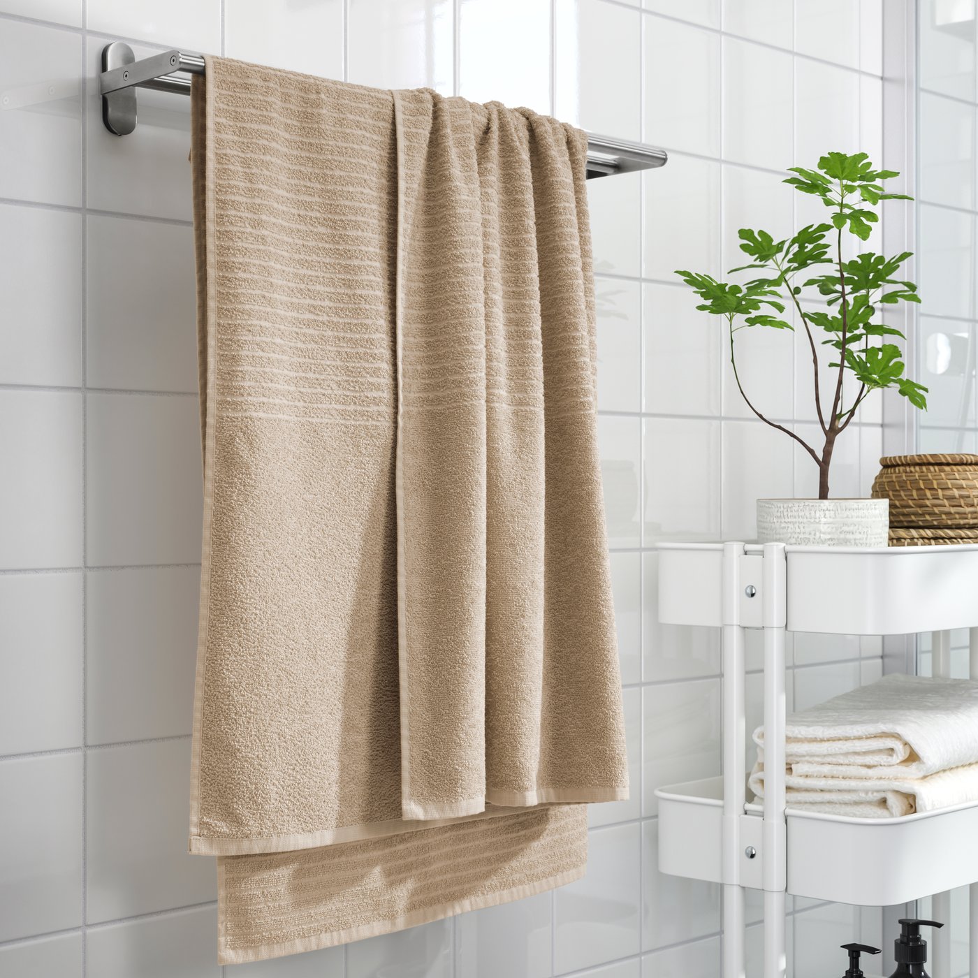 A light beige VÅGSJÖN bath sheet