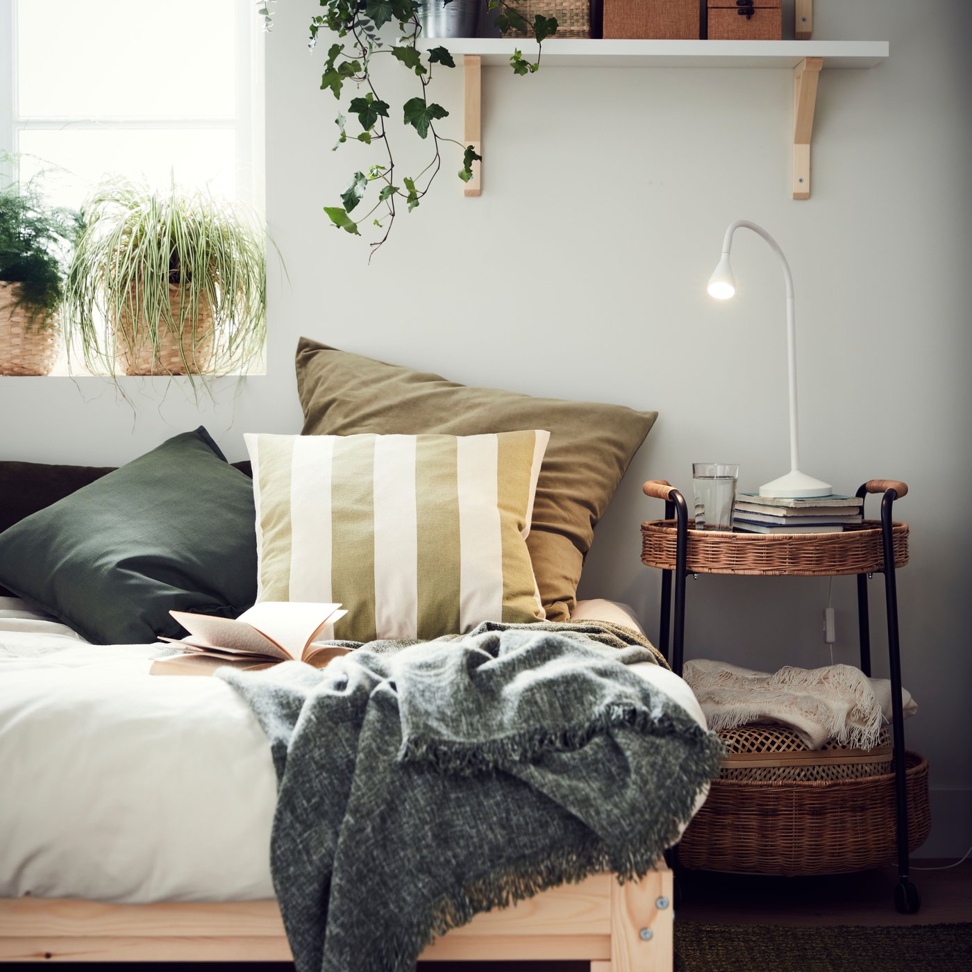 A dark green INGRUN throw in the living room