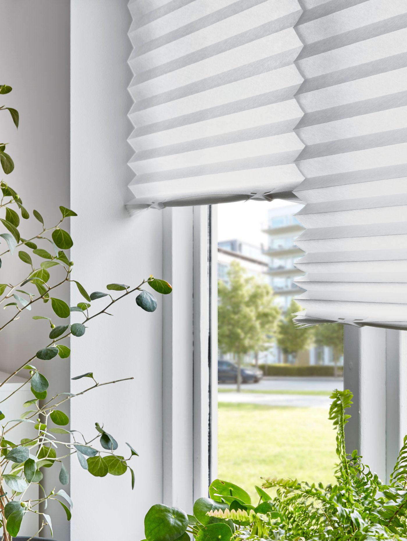 A white SCHOTTIS pleated blind in the home office