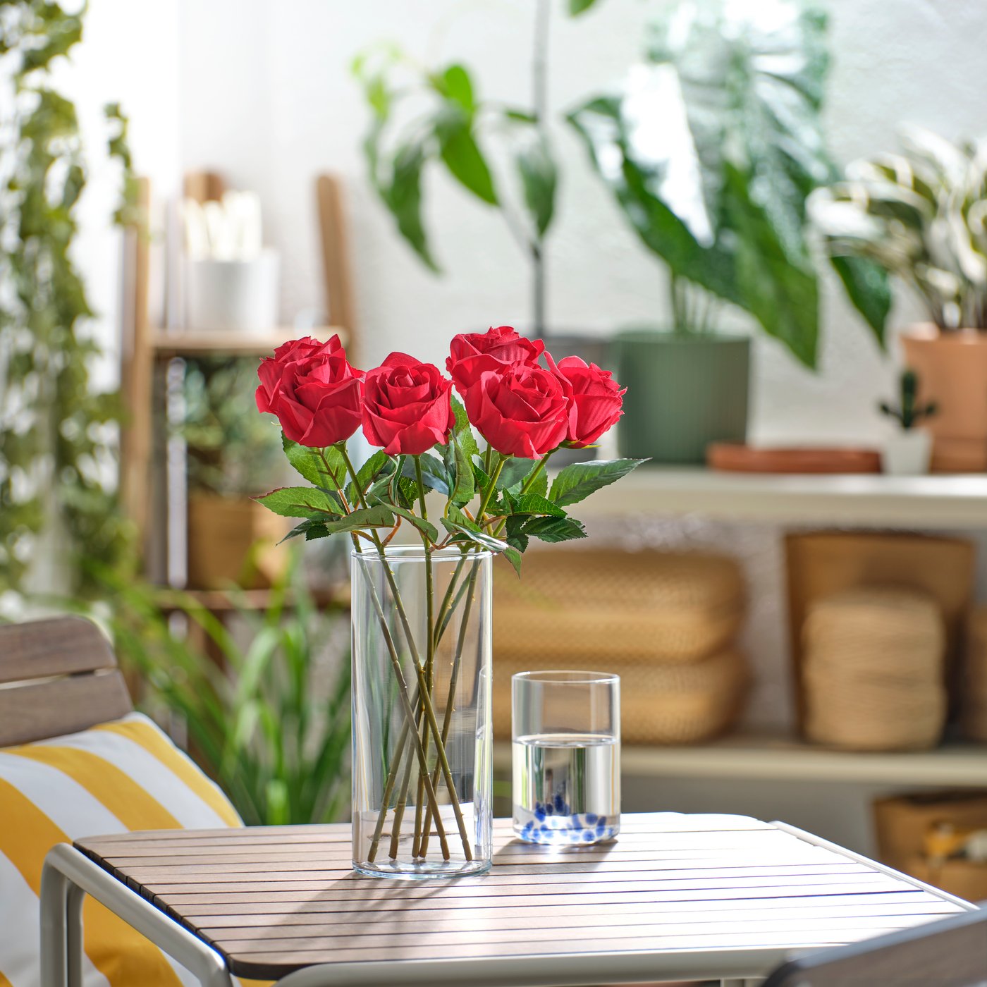 An in/outdoor/Rose red SMYCKA artificial flower