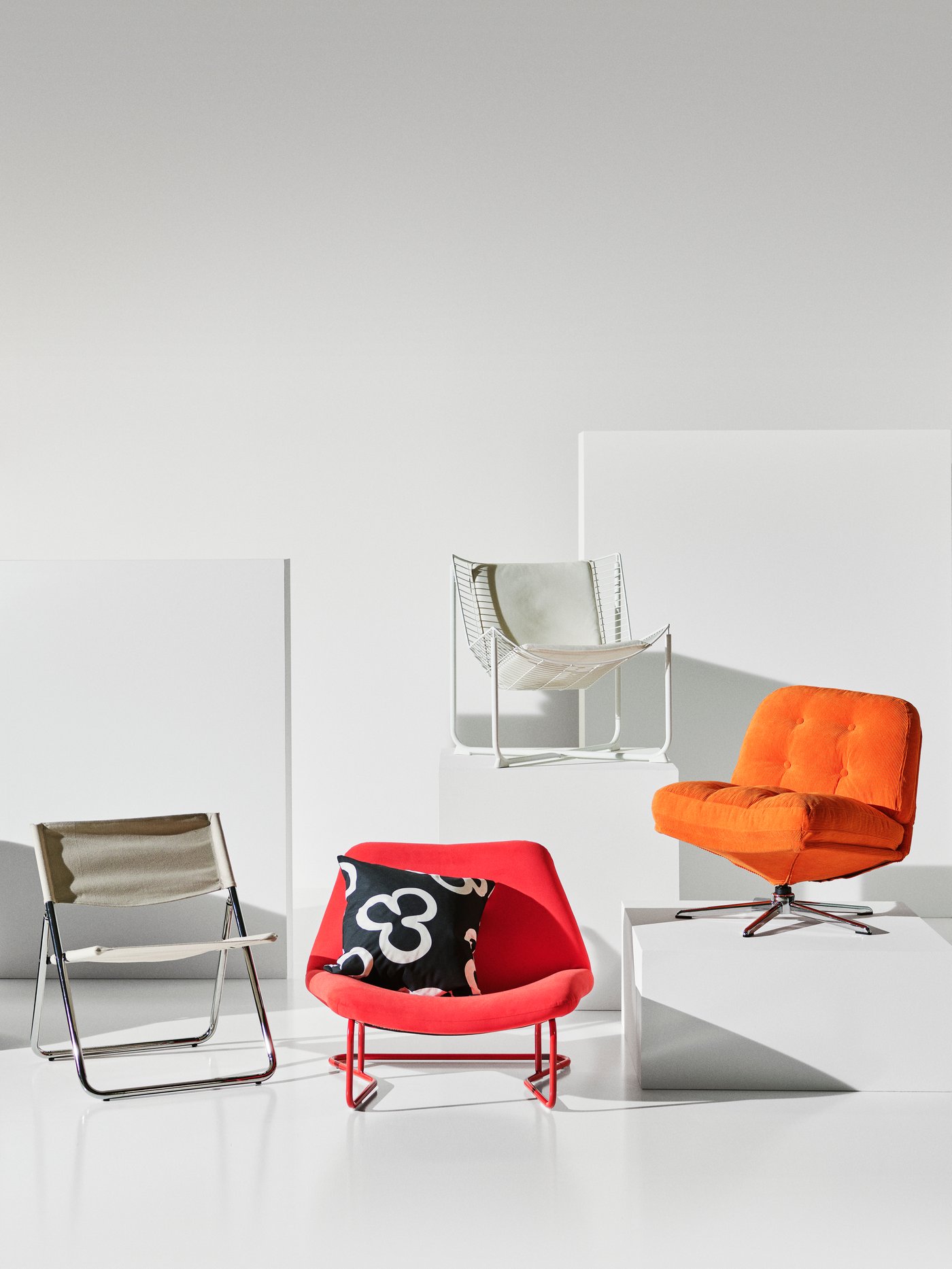 A Kelinge orange DYVLINGE swivel armchair