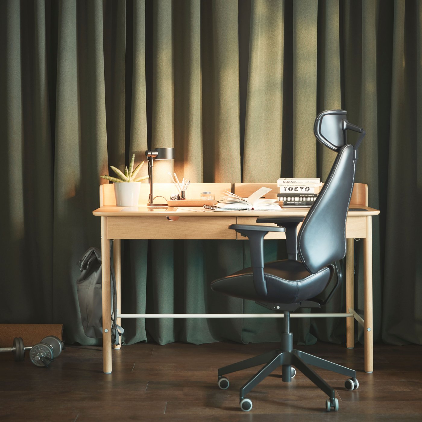 An oak RIDSPÖ desk