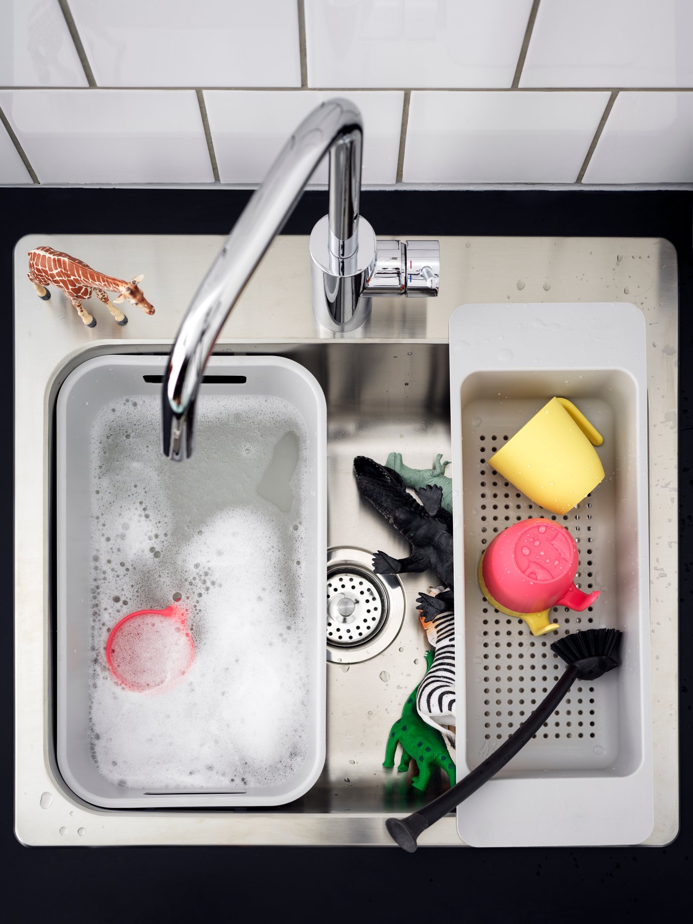 A stainless steel LÅNGUDDEN inset sink, 1 bowl in the kitchen