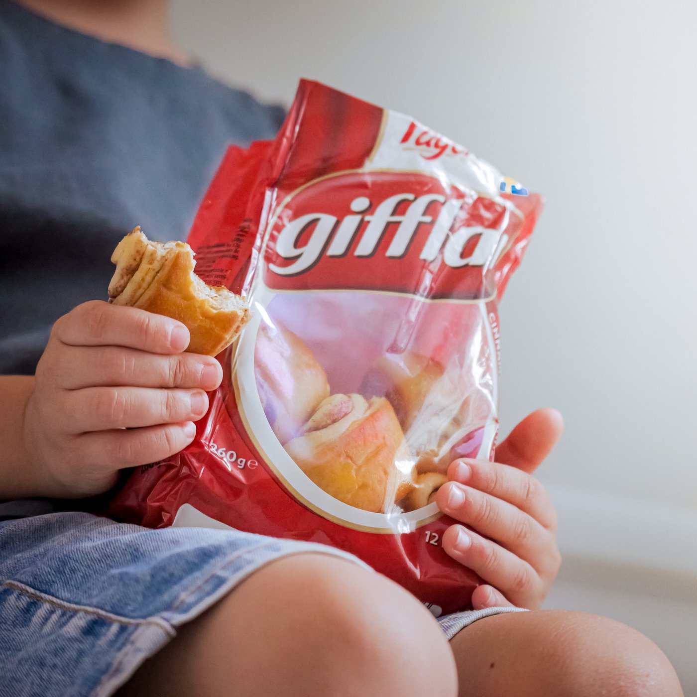 Dete gricka GIFFLAR KANEL rolnicu s cimetom.