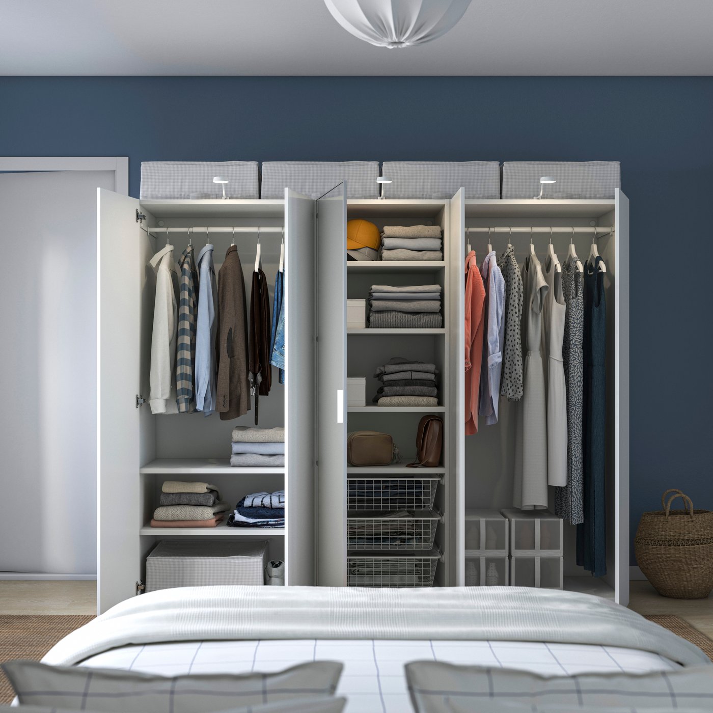 A white STRAUMEN mirror glass /FONNES white PLATSA wardrobe with 5 doors