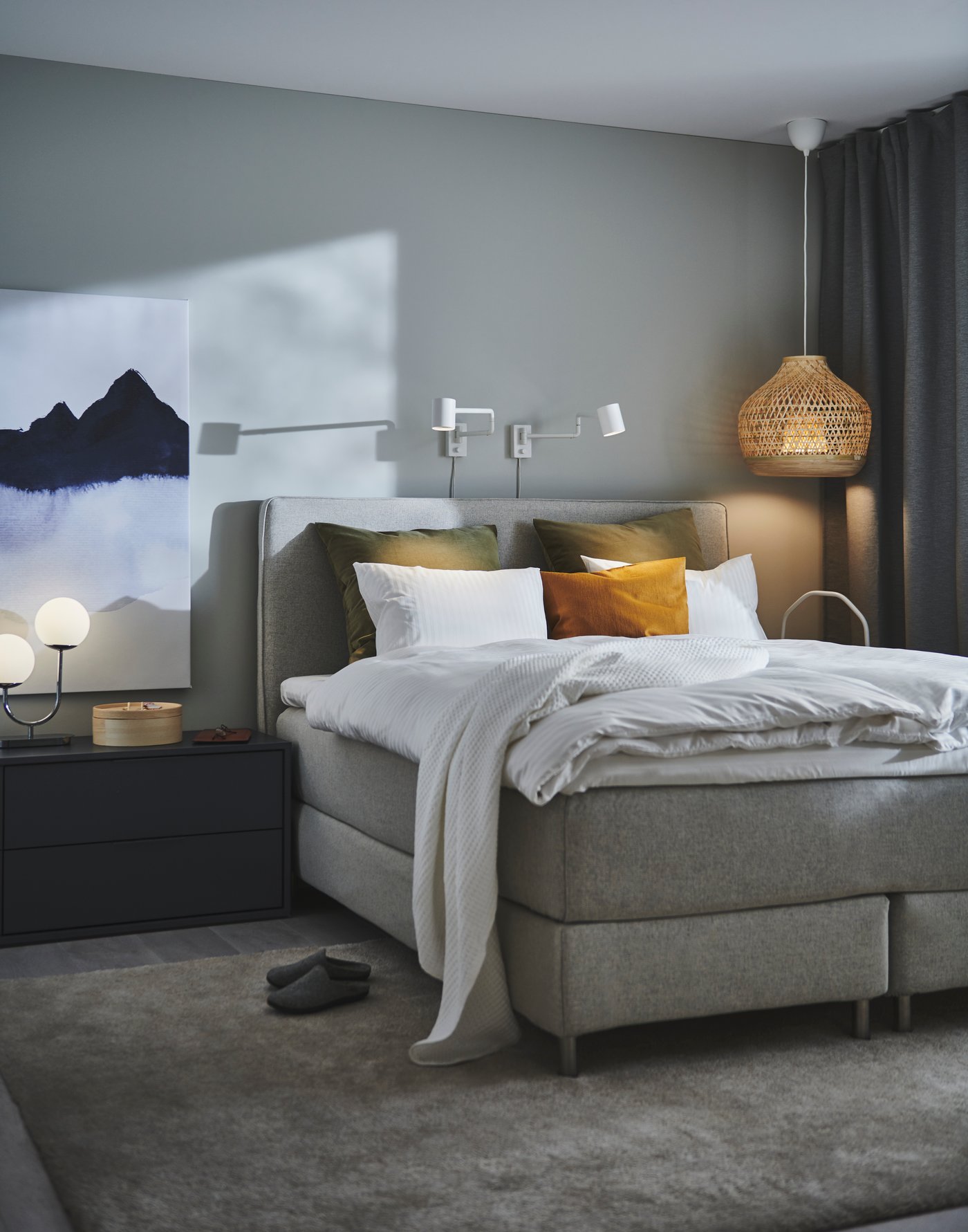 A medium grey STOENSE rug, low pile in the bedroom