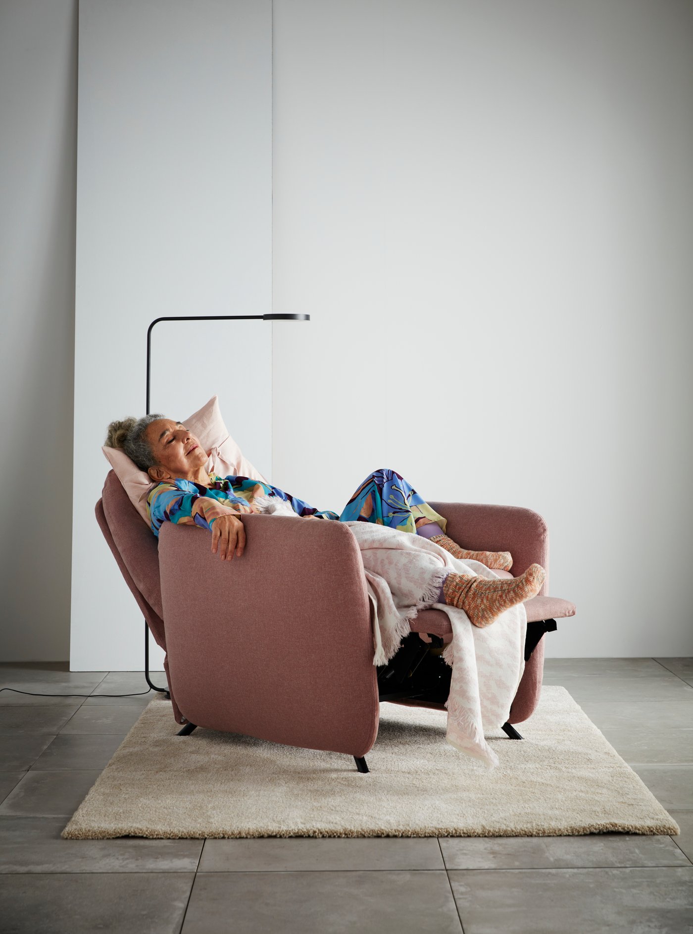 A dark grey YPPERLIG LED floor lamp in the living room