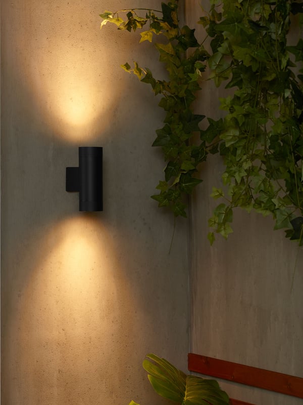 An outdoor black GRÖNSPRÖT wall up/downlighter, wired-in