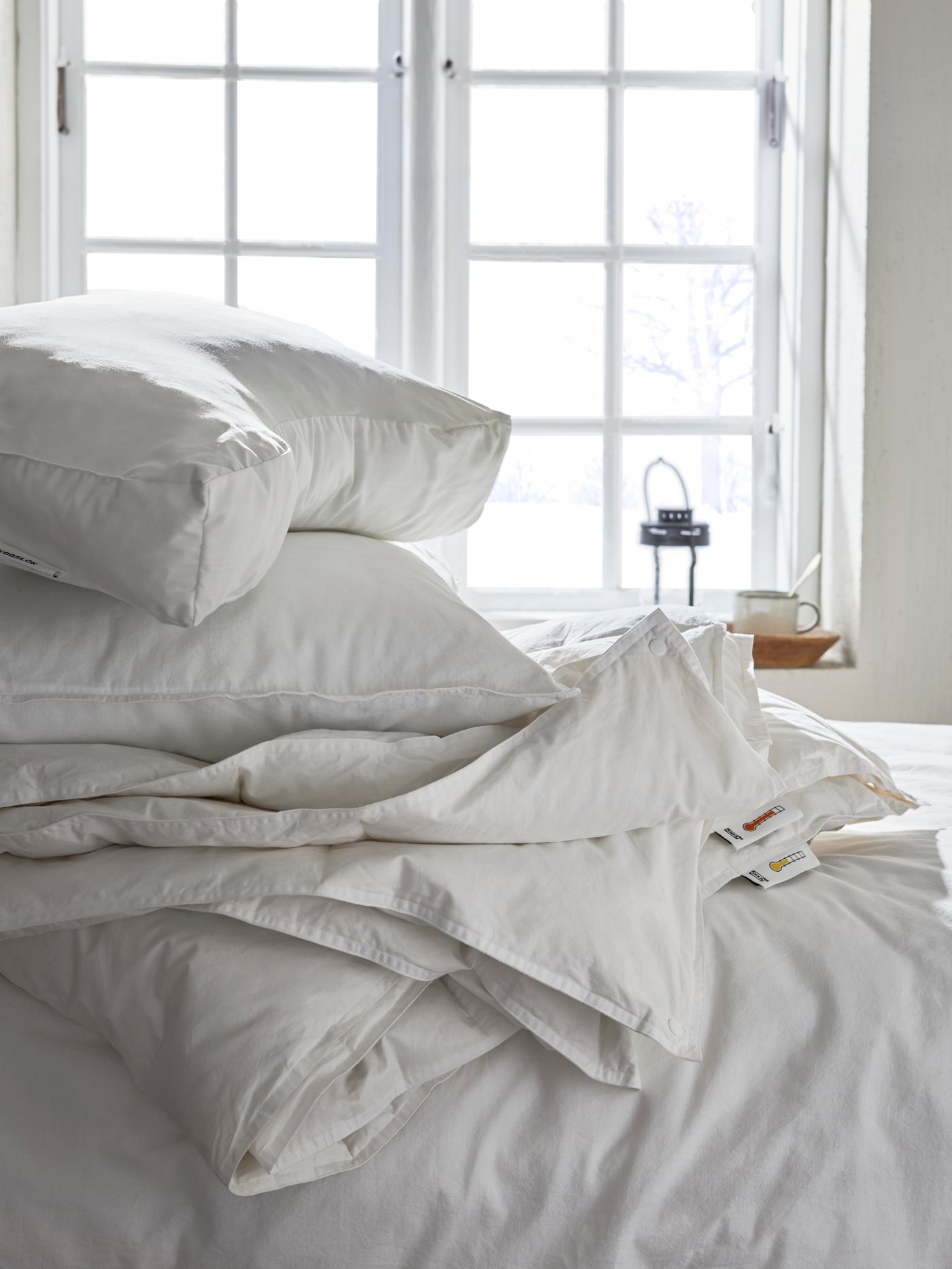 A SKOGSLÖK ergonomic pillow, multi position in the bedroom
