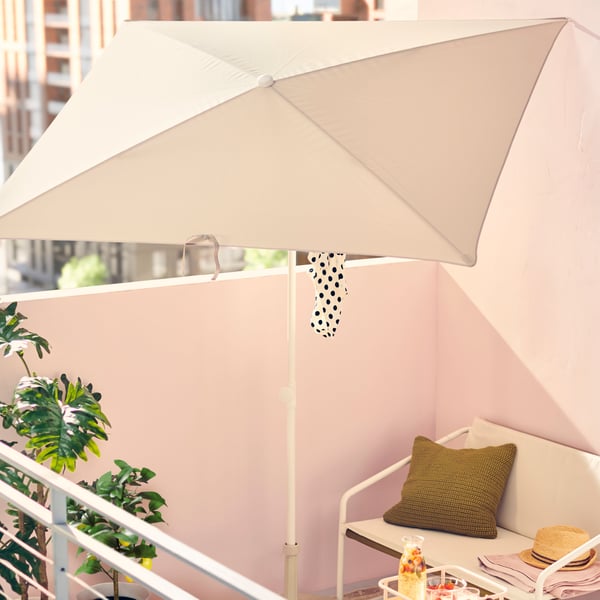 A beige-green SÖTHOLMEN cushion cover, in/outdoor outside