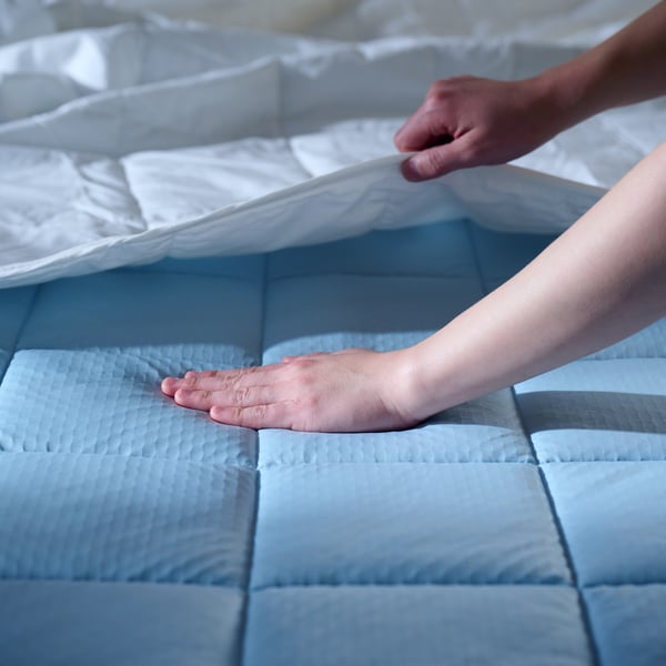 KEJSAROLVON
Mattress protector, beige/blue
