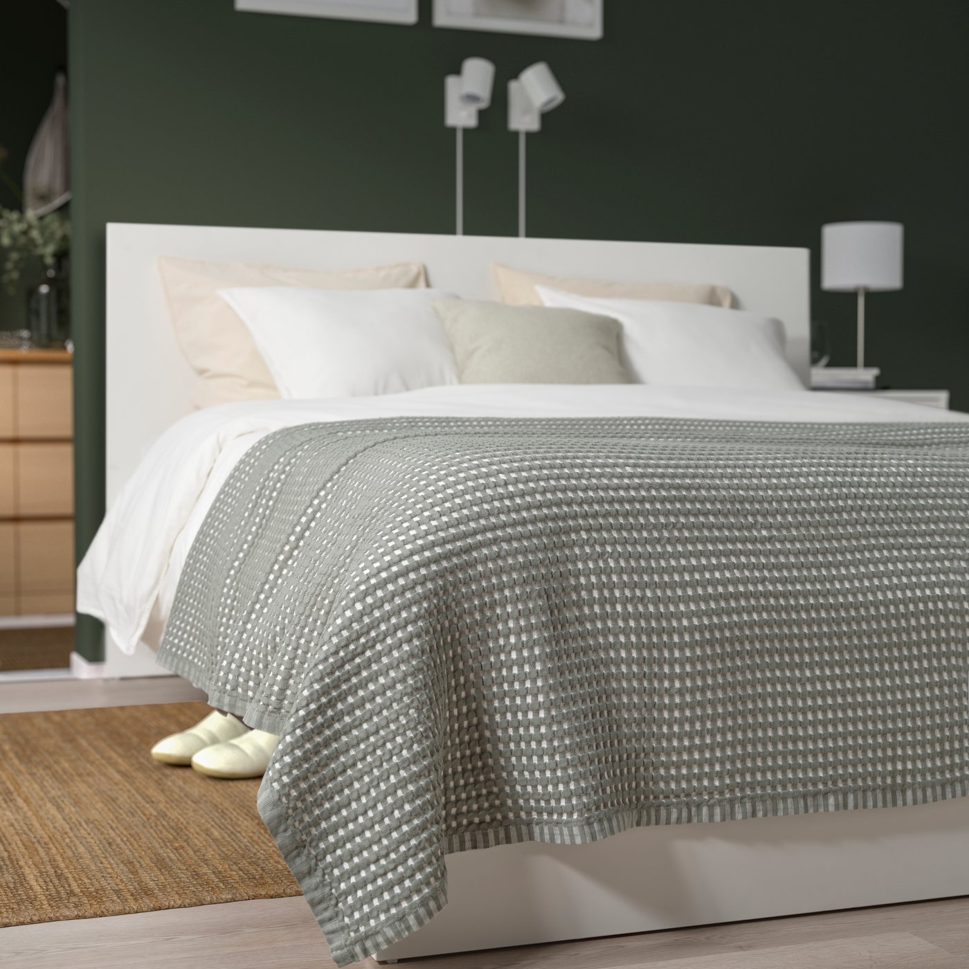 A green-grey/white PELARTUJA bedspread in the bedroom