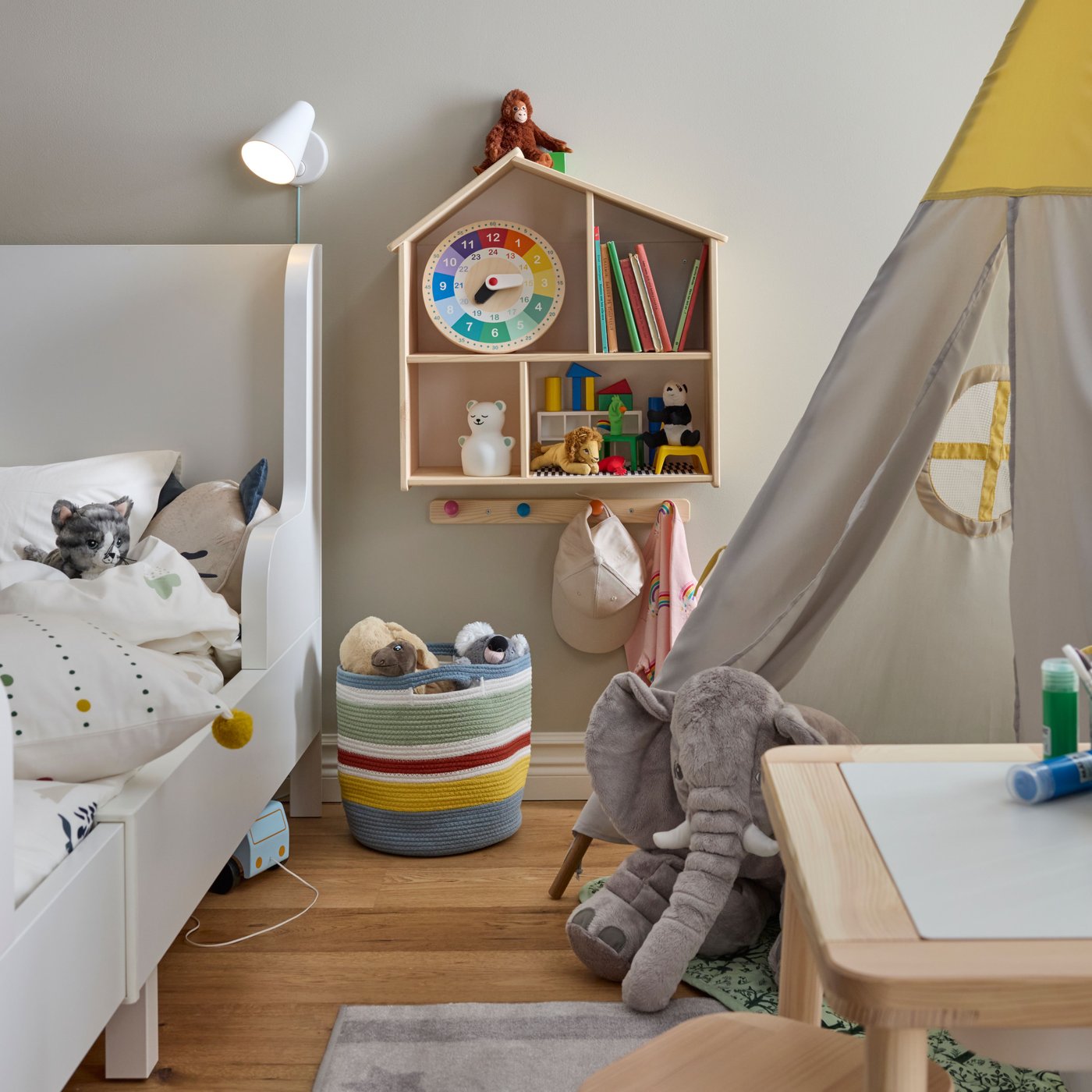 A HÖVLIG children's tent