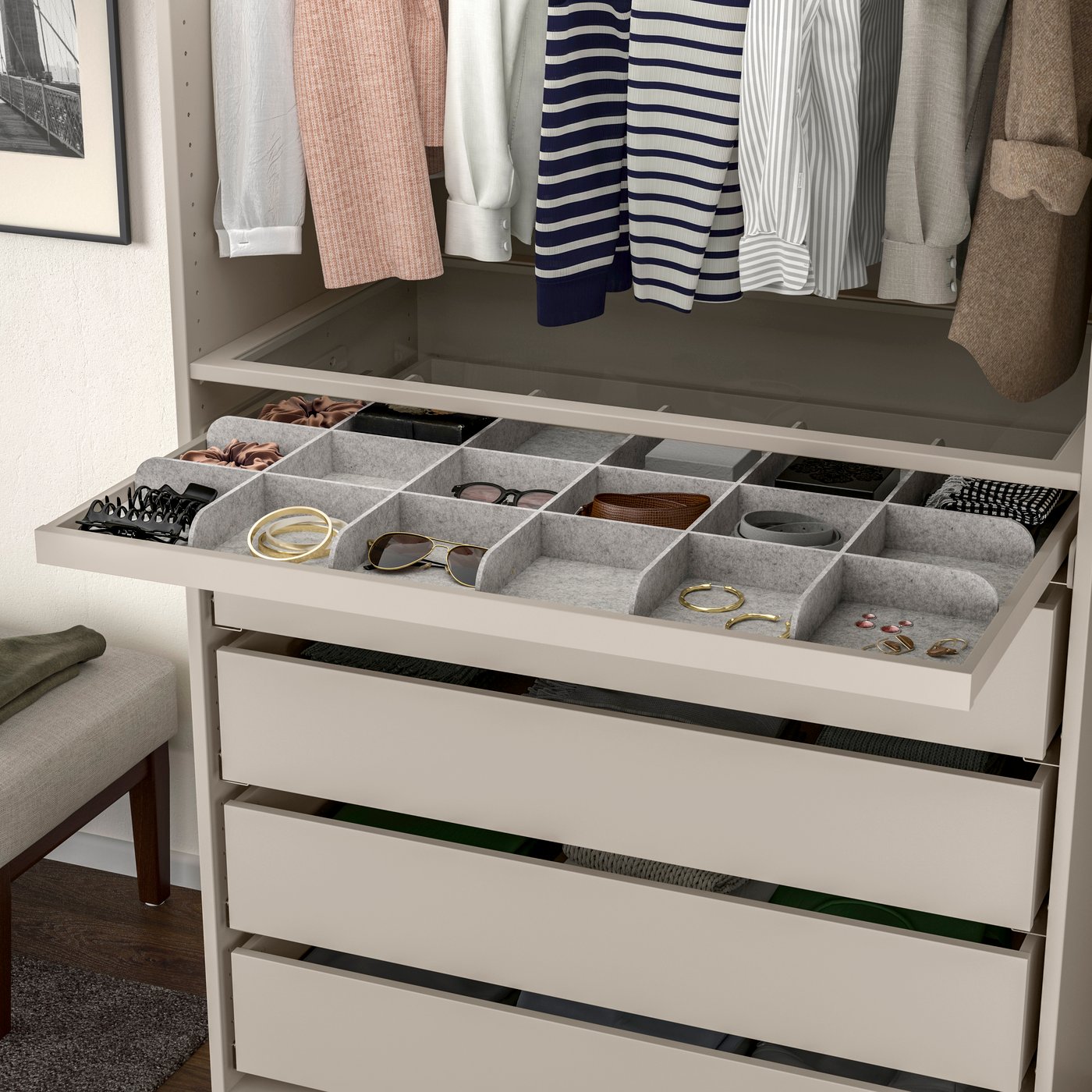 A grey-beige/light grey KOMPLEMENT pull-out tray with divider