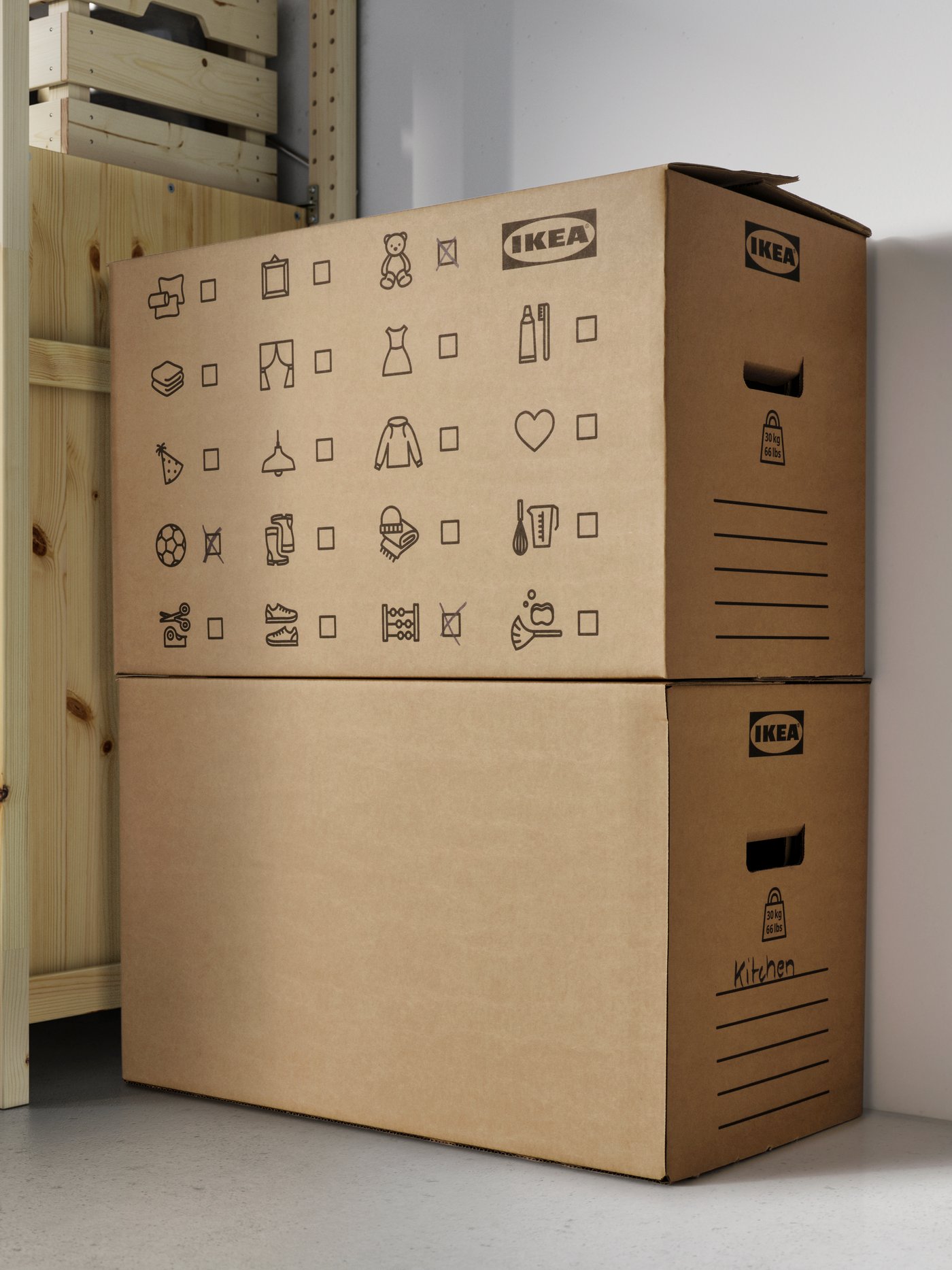A brown DUNDERGUBBE moving box